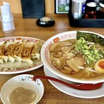 餃子の王将 - 料理写真:『王将ラーメン』と『餃子一人前』