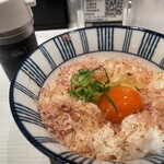 淡麗拉麺 己巳 野毛本店 - 美珠卵のたまごかけご飯（牡蠣醤油）