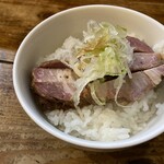東京味噌らーめん 鶉 - ランチチャーシュー丼¥200
