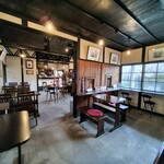 赤い屋根の喫茶店 駅舎 - 