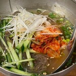 炭火ホルモン焼肉 ひゃくてん 溝の口 - ハーフ冷麺