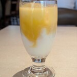 マザーインディア - マンゴーラッシー　400円