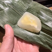 とり料理 鳥者 - 本日の甘味　笹カスタード葛餅
