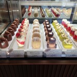 LIFENRI - 季節限定の “苺のティラミス” は新作。初訪時に無かった “カブトショコラ” は5月限定品だろう。