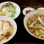 やぶそば - ランチのセット。カツ丼はご飯を軽めに、とお願いした