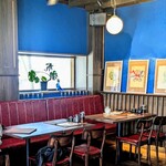 琉球とんかつ三矢 - キレイで広々した内観です