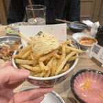 酒場つむぎ堂 - バターが乗ってる罪深きポテト