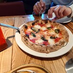 YOSHIZO - 本格的なピザ窯で焼かれるマルゲリータは絶品