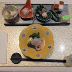 食べるお宿 浜の湯 - ・先附
    桜鯛昆布靖め
・前菜
    サーモン寿司
    和牛時雨煮
    蛍烏賊辛子味噌
    翡翠豆腐
    蚕豆胡麻クリーム