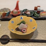 食べるお宿 浜の湯 - ・先附
    桜鯛昆布靖め
・前菜
    サーモン寿司
    和牛時雨煮
    蛍烏賊辛子味噌
    翡翠豆腐
    蚕豆胡麻クリーム