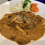 鎌倉クレープ petit ruban - 「ハンバーグマスタード（税込￥1,080）」フルネームは「ピラフと自家製ハンバーグ きのこの粒マスタードソース」