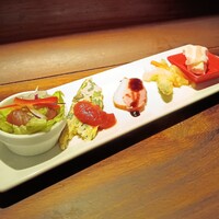 スペイン料理 La Cazuela 三ノ宮 ミント神戸店 - タパス5種盛合せ