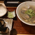 蕎麦の実 - あさり酒蒸しそば(温)と天むす2個