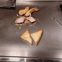 鉄板焼き 太縁 - 魚介調理中