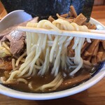 自家製中華そば としおか - 「鹽メンマチャーシュー」（1,800圓）
      「のり」（100圓）の麺アップ。