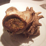 レストラン コバヤシ - おまかせコース(9000円・外税)の千葉県大原産サザエの壷焼き グラタン仕立て ブルゴーニュ風