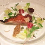 レストラン コバヤシ - おまかせコース(9000円・外税)の静岡県相良産キンメダイの冷製マリナード漬け焼き 自家製ピクルス ヴェルジュテのソースと共に