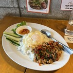 RYUTERHUA - パッガパオムーサップ（ガパオライス）