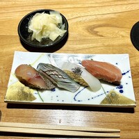 鮨 四 - 鰆　小肌　アオリイカ　大トロ