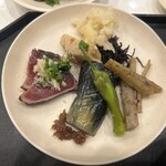 かつお食堂 - かつおの刺身　筍　ナス　獅子等など　ご飯のおかず
