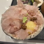 かつお食堂 - 卵黄　中央に置いたのだが　（窪み確認怠りまシタT_T）