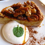 2980176 - バナナとナッツのキャラメリゼタルト