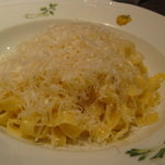 トラットリア ニーノ - 自家製タリアテッレ　パルミジャーノレッジャーノチーズのソース
