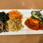 熟成和牛焼肉エイジング・ビーフ - キムチ、ナムルも手を抜かない美味しさ！