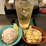 ネコノヒトクチ - 開始はたらもサラダともやしナムル　つまみに最適！