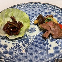 香桃 - 和牛フィレの細切り味噌炒め　レタスカップ　和牛フィレ　彩り野菜のベジタブルXO醤炒め