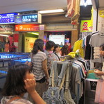 紅磡　 - お店は一階に雑貨店のあるビルの２階にります・・ 
            
            