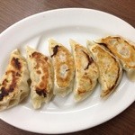 台湾料理 鴻運来 - 料理写真:餃子( ´ ▽ ` )ﾉ ジューシーで美味しかったです！