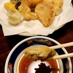 亀寿し - コシアブラ、えび、茄子、椎茸、南瓜、蓮根、さつまいも、大葉と白身魚、玉葱などなど(*´･∀･)