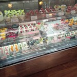 フォーシーズンズカフェ - ケーキケース