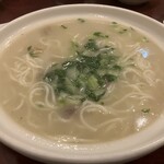 香妃園 - 特製とり煮込そば