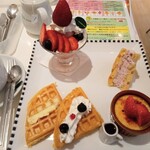 フォーシーズンズカフェ - 晴苺ワッフル