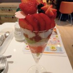 フォーシーズンズカフェ - 晴苺とさくらパフェ