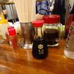 中央酒場 - テーブル調味料