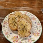 ロンドン酒場 アーロン - ガーリックトースト