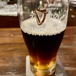 ロンドン酒場 アーロン - ハーフ&ハーフは飲み進めてもコントラストが変わらない