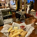 ロンドン酒場 アーロン - 手作りフィッシュ&チップス(レギュラー)