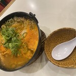 三宝の餃子 - キムチ鍋もとにかくうまいです。