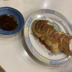 三宝の餃子 - 餃子自体も餃子のタレもめっちゃうまいです。
