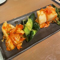 圭 本店 - キムチの盛り合せ