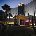 HARD ROCK CAFE - ペナン島のリゾート地、バツーフェリンギにあるご存じハードロックカフェです。 ここのカフェはハードロックホテル・ペナンに併設されたレストランになってます。 
            