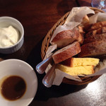 Bistro Roven - お通し２人前・日替わりパン（300円）