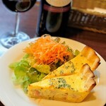 洋食 三浦亭 - グリエールチーズとベーコンのキッシュ (1050円)