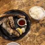 酒のみ屋 魚久 - 鮭のハラスの炭火焼き、ライス