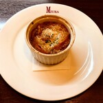 洋食 三浦亭 - オニオングラタンスープ (1100円)