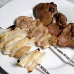 門馬商店 - 軟骨、ぼんじり、白レバー※左から